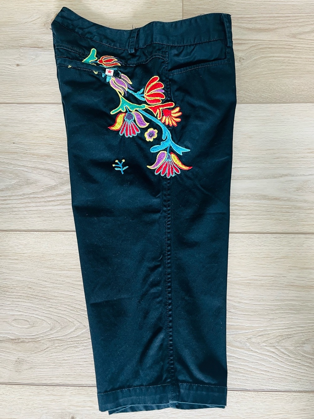 JWLA Johnny Was Bermuda Embroidered Shorts